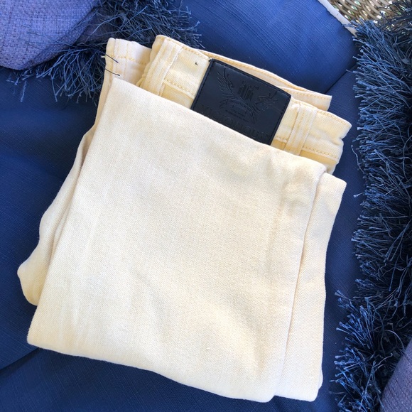 Victorious YELLOW Men's Skinny Fit Stretch Denim Jeans - Picture 3 of 7